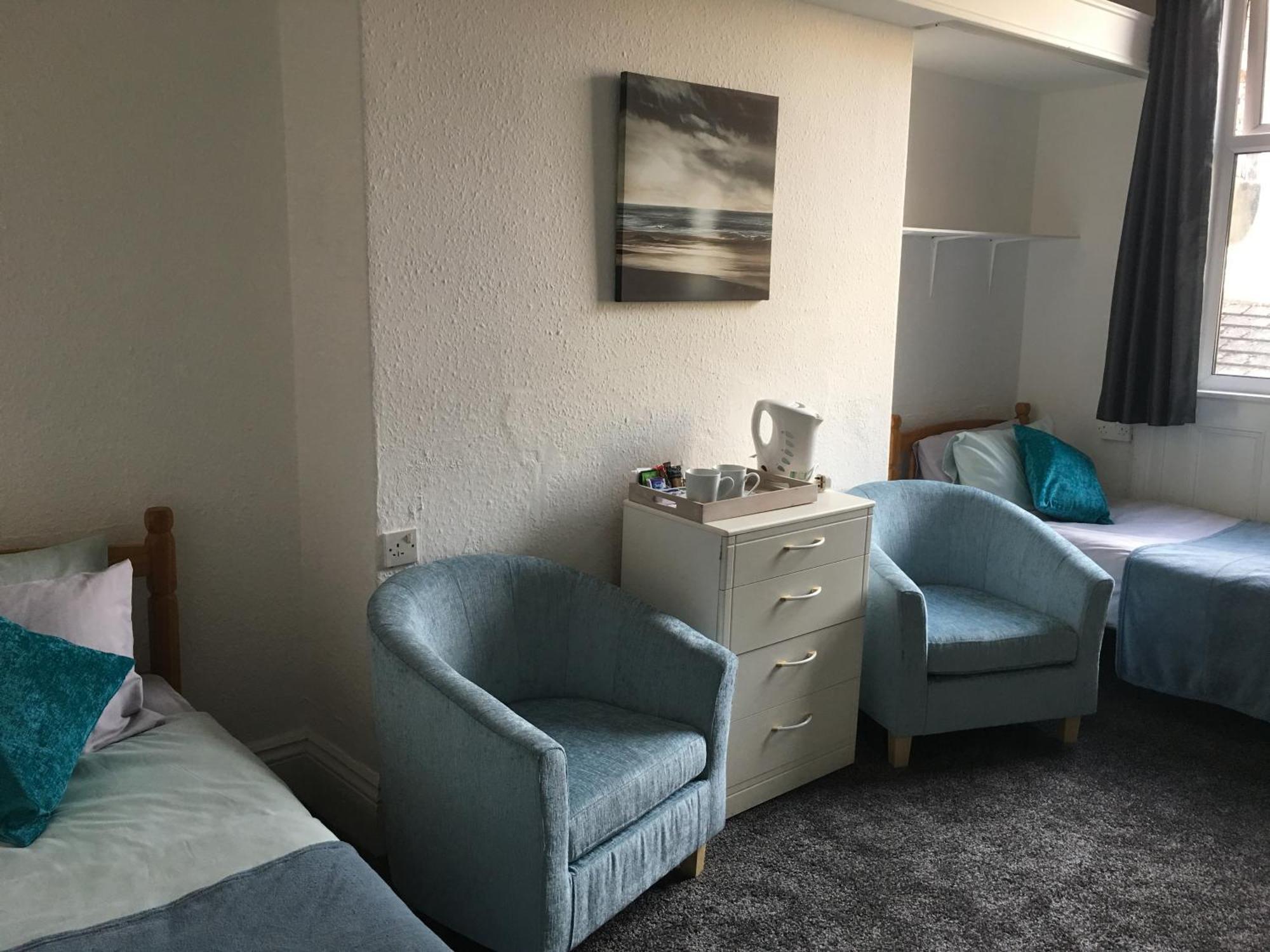 Carlton House Guest house 2*