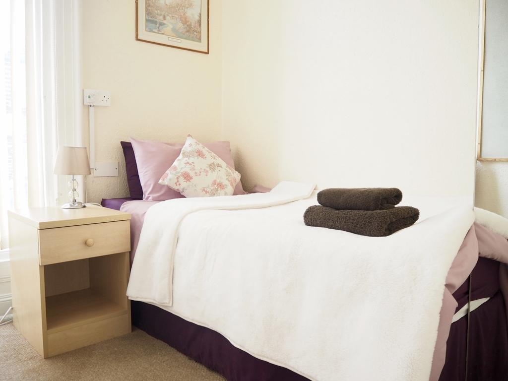 Carlton House Guest house 2*